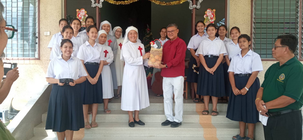 คณะเซอร์ร่า บ้านโป่ง มาส่งความสุขโอกาสคริสต์มาส-ปีใหม่ที่บ้านมารดาพระศาสนจักร