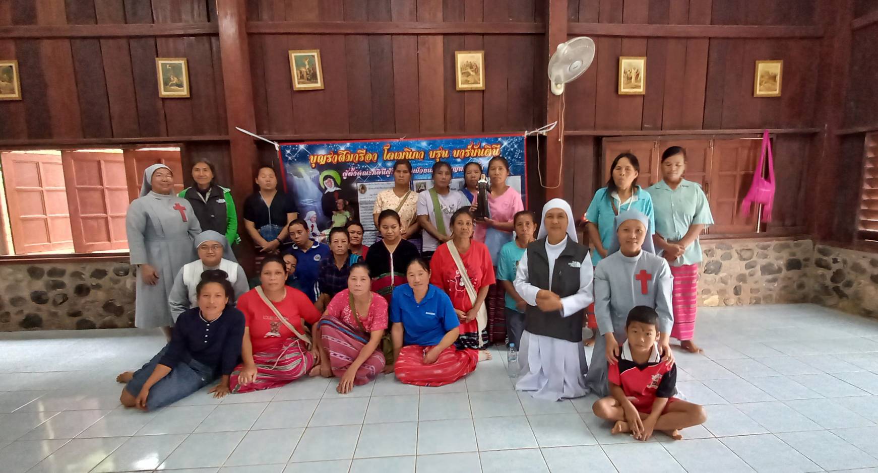 พบปะกับบรรดาฆราวาสที่มีความสนใจในจิตตารมณ์ของคุณแม่มารีอา โดเมนิกา ผู้ตั้งคณะ