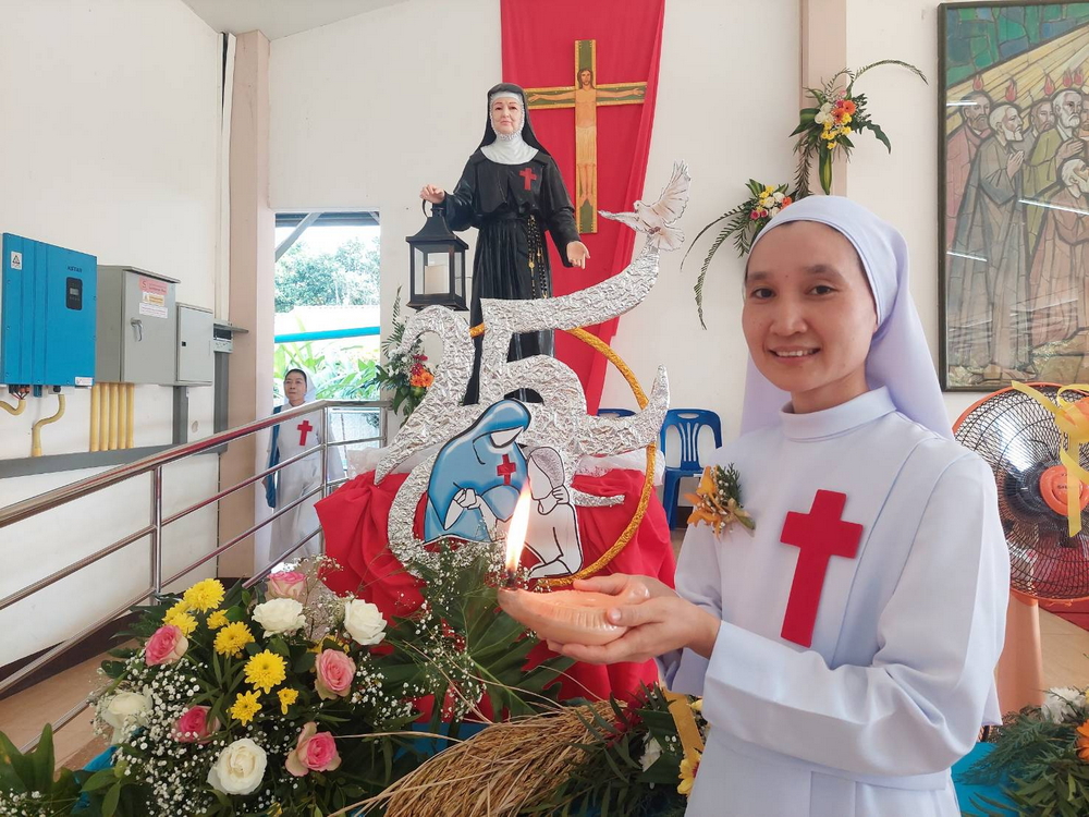 ปฏิญาณตัวตลอดชีพของซิสเตอร์ภานุมาศ เจริญวนาสันติ  และ 25 ปีพันธกิจรักและรับใช้ของหมู่คณะพระจิตองค์บรรเทา
