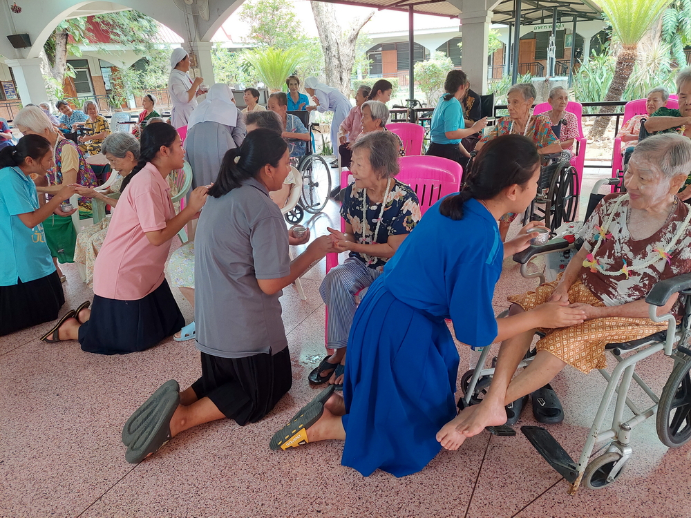 บ้านเบธานี จัดกิจกรรมวันสงกรานต์ - วันผู้สูงอายุแห่งชาติ