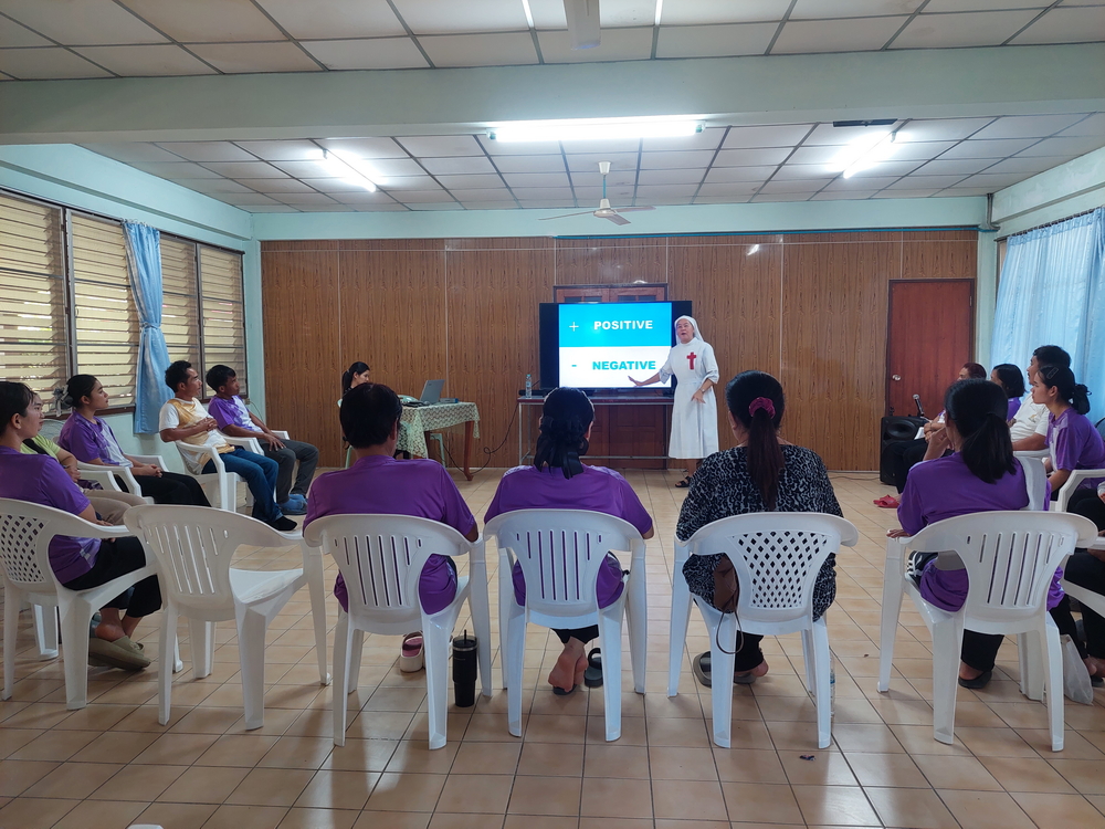 เจ้าหน้าที่ของบ้านเบธานี ทุกคนเข้ารับการอบรมประจำเดือน