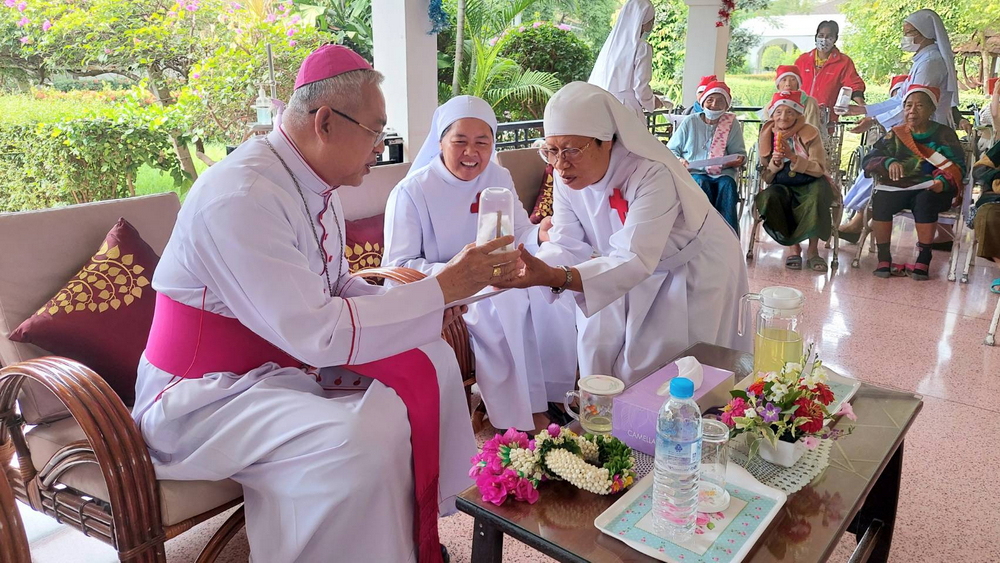 แบ่งปันความสุข ความยินดีโอกาสคริสตสมภพภายในรั้วบ้านมารดาพระศาสนจักรและบ้านเบธานี