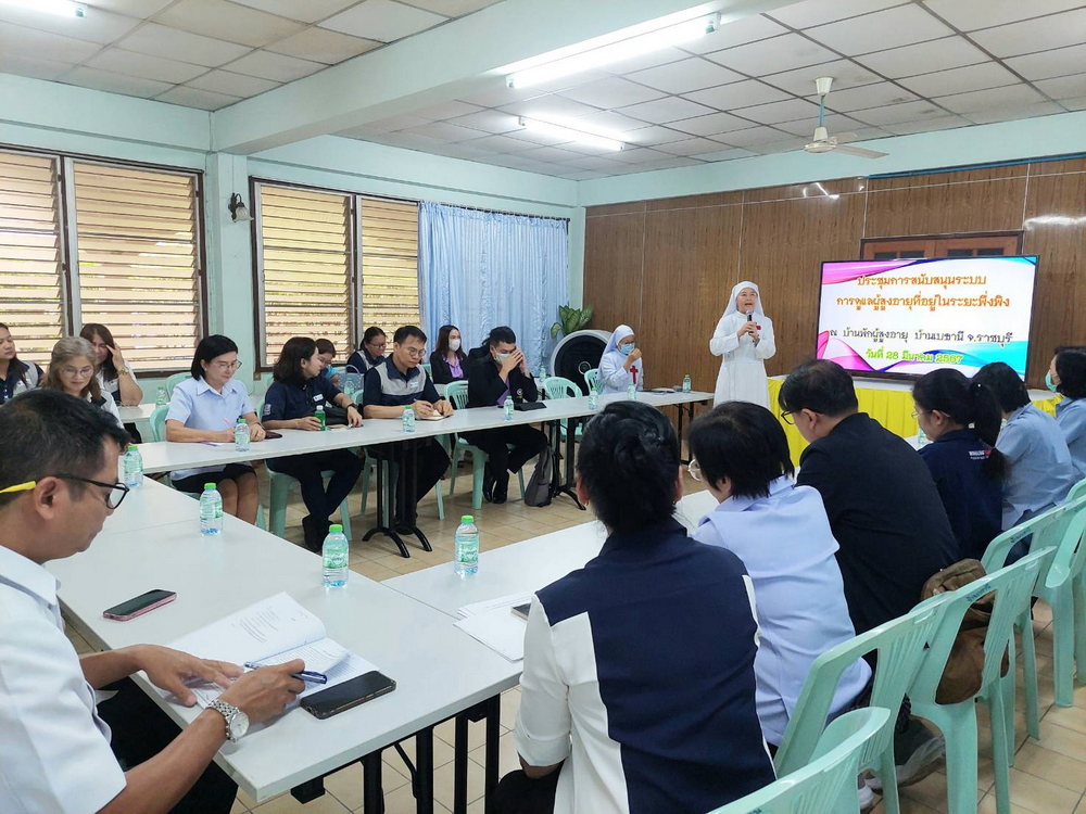 เจ้าหน้าที่ สปสช. จากส่วนกลาง และตัวแทนจากทุกหน่วยงานที่เกี่ยวข้องร่วมประชุมฯ และศึกษาดูงานกิจการบ้านเบธานี