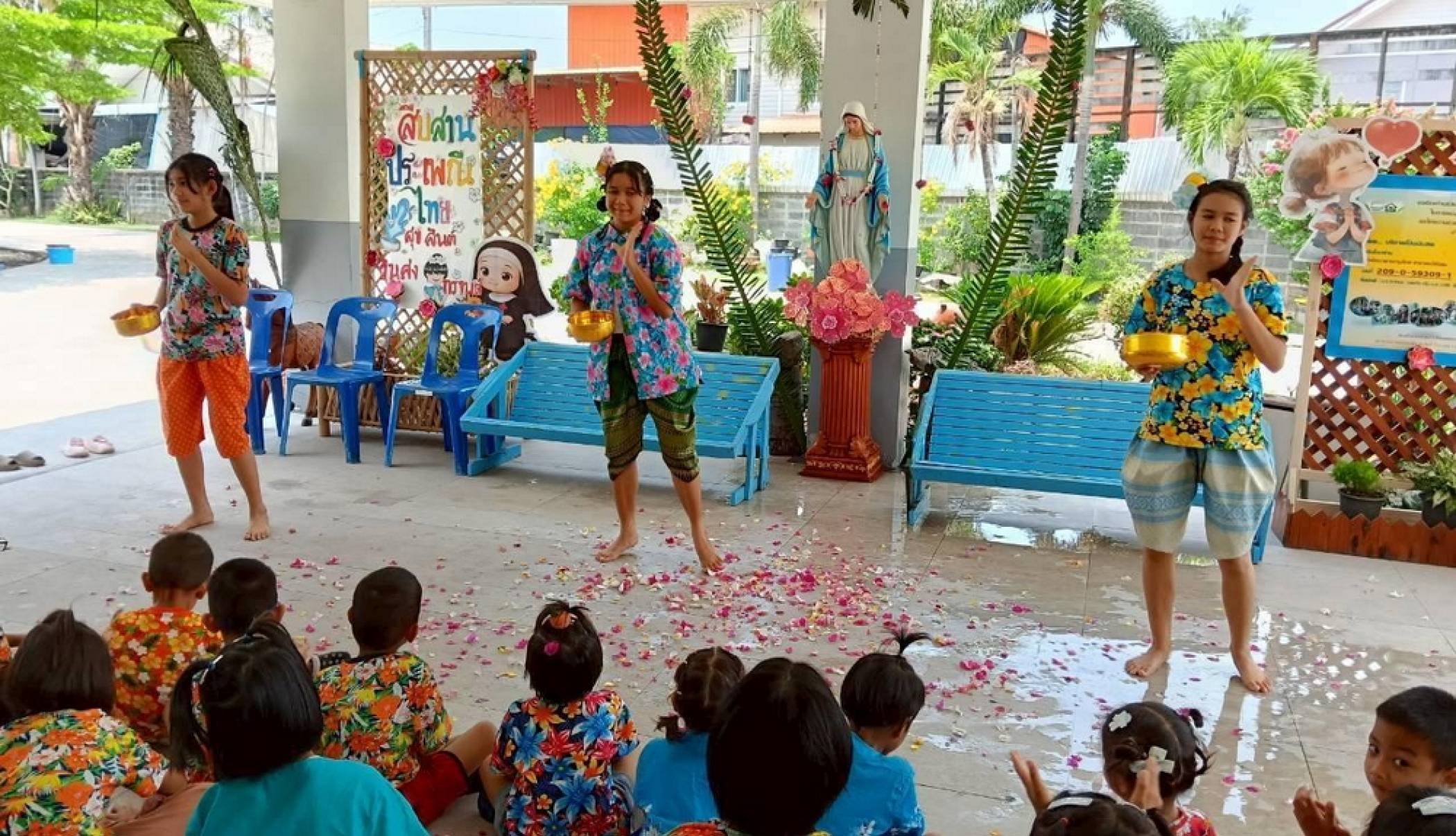รับพรวันสงกรานต์สไตล์ 